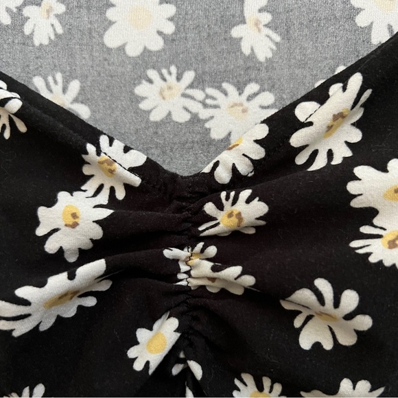 Bodycon Flattering Daisy Dress - Picture 3 of 4